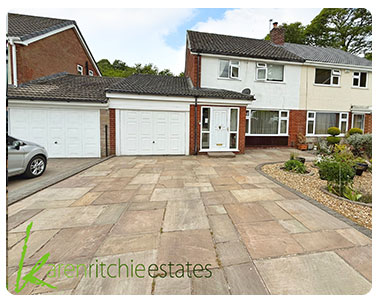 Joy McLoughlin - Thorns Close